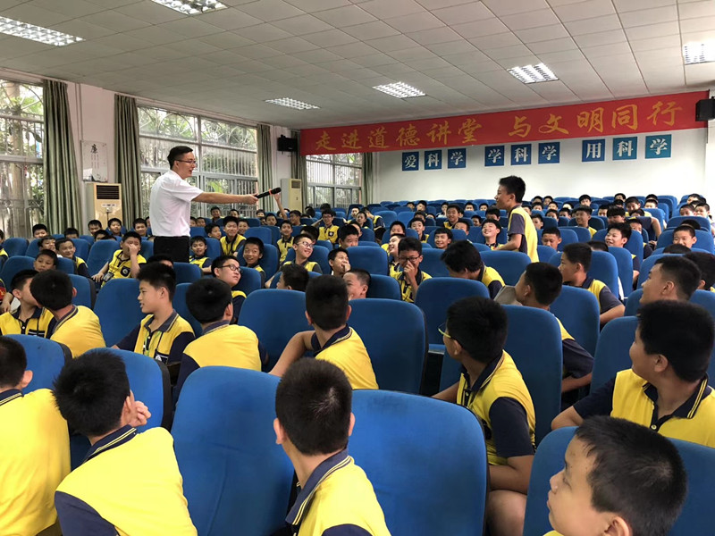 1560671797207063.jpg 光彩小學六年級青春期性心理課2.jpg