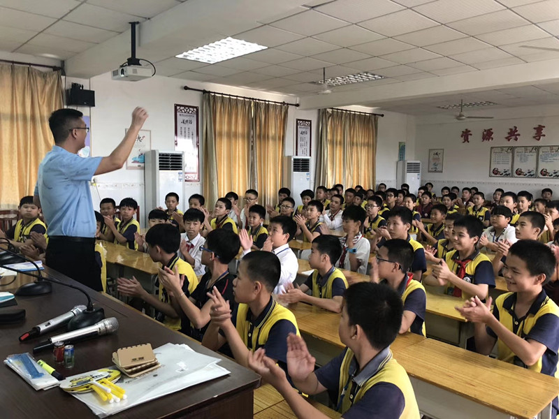 1560672160133694.jpg 惠州市龍津小學性青春期心理課2.jpg